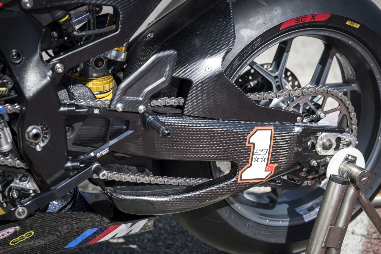 DueruoteTG #238 - Abbiamo guidato in pista la BMW che corre in SBK! 